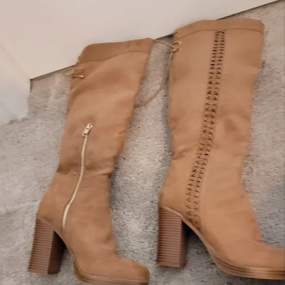 Gently worn suede like material knee high zipper boots - Picture 4 of 6